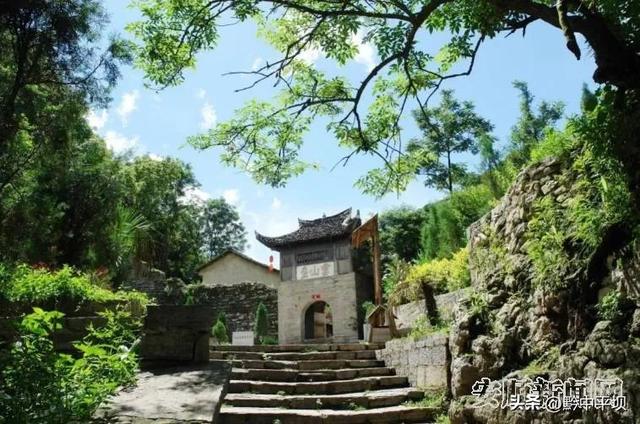 尹恒斌：品600年屯堡遗韵 享21℃凉爽安顺