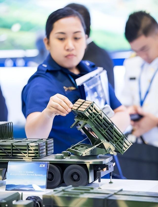 曾买12辆中国坦克，阅兵完就退货，后想买无人机，中国回四个大字