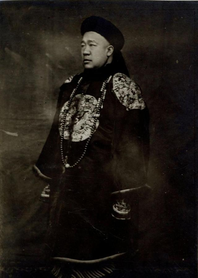 他将38个儿女送出国，临终告诫：不准为中国效力！今孩子臭名昭著