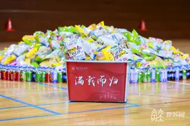 江苏各个高中校举行“舒压”活动 帮助考生们减压图片