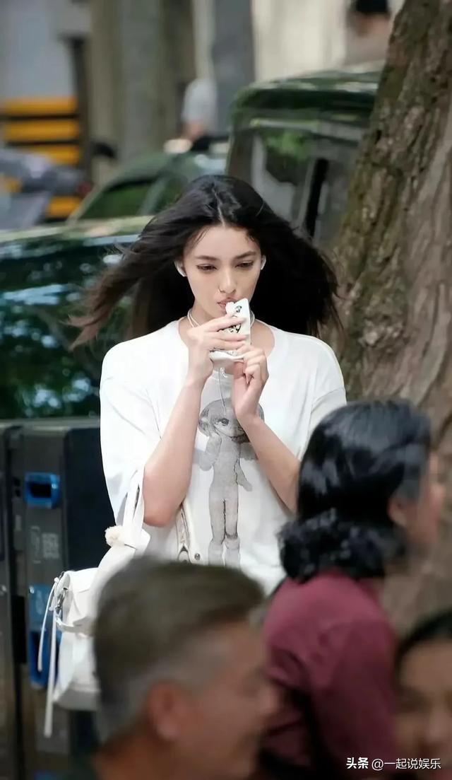 上海街头，有网友拍到属于我们中国的莫妮卡贝鲁奇！