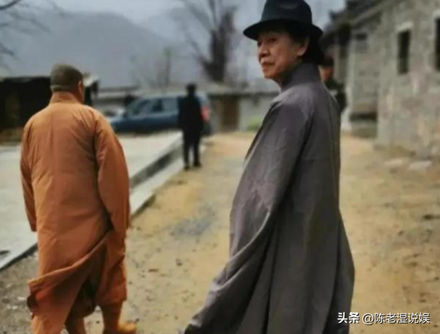 原来被释永信骗得最惨的人是他	，捐出上亿身家，只为安葬少林寺