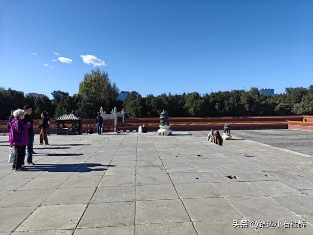 昔日皇家祭坛，今日大众踏秋——地坛秋日赏银杏