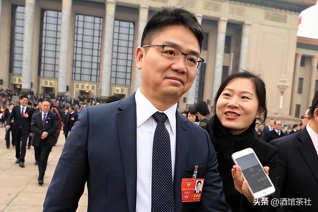 钱再多有啥用？51岁刘强东对大儿子的"亏欠"，给所有父母提了个醒