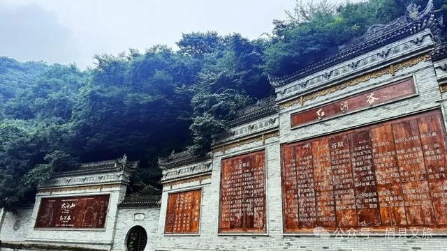 静秋雨韵:红河谷的诗意洗礼