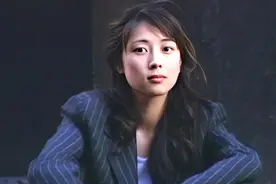 她是“最干净”的女歌手，一首歌火了28年，如今已被写入教科书图片