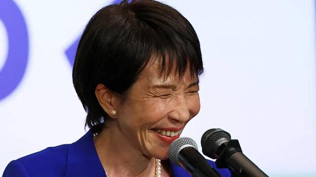 天皇亲自出山，日本对中国的反击正式开始，高市早苗憋出了一妙计