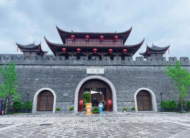 文旅项目陷“倒闭潮”，花20亿打造的古城，游客不买账亏损超10亿