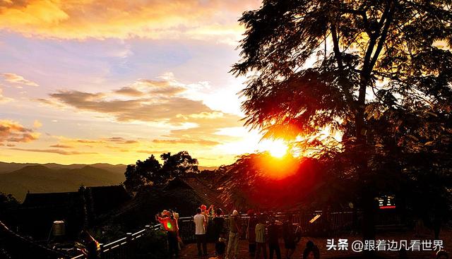 《西双版纳 澜沧行》景迈山翁基古寨晚照：布朗山与夕阳共醉
