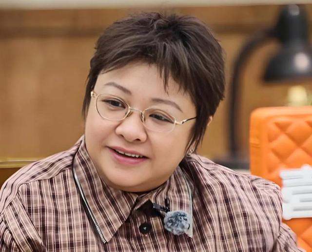 贪污上亿、假慈善？被实名举报的韩红，终于明白她终身不嫁的原因