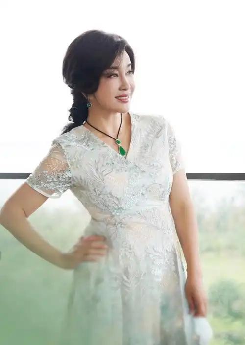 钱再多有什么用？75岁刘晓庆的现状，给所有中老年人提了个醒