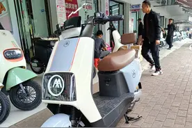 3000元买电动车，小刀N25与爱玛辉腾怎么选？真实测试后答案明确图片