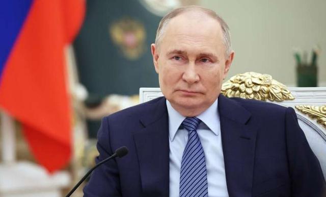 福建舰入列引全球热议，美俄报道画风不同，特朗普急会普京藏玄机