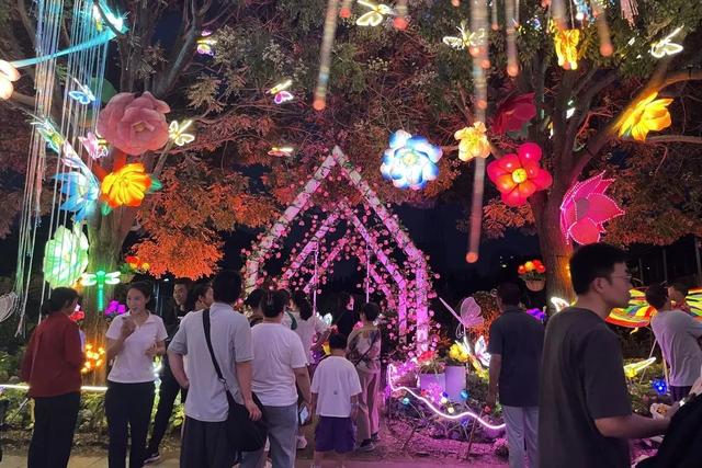 京城夏夜新顶流！蘑幻夜花园嗨翻啦