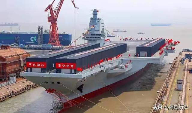 中国被骗了？当我们猛造航母的时候，美国却开始重点打造两栖舰