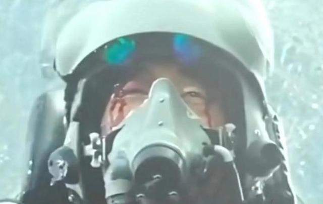 南海撞机王伟成功跳伞，为啥10万人都找不到他？直到20多年后才懂