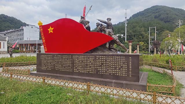 赏秋秦岭，摩旅商洛（03）打卡全国唯一“红军镇”，进入湖北境内