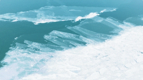 封湖季开启！青海湖二郎剑冰推奇观上线，冰凌筑就高原冬日梦幻琉璃境！