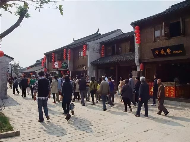 相约老年人荡口古镇自由行