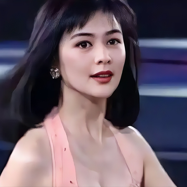 当年关之琳为何迷倒一片男星，这组照片就说明问题了。太美了！