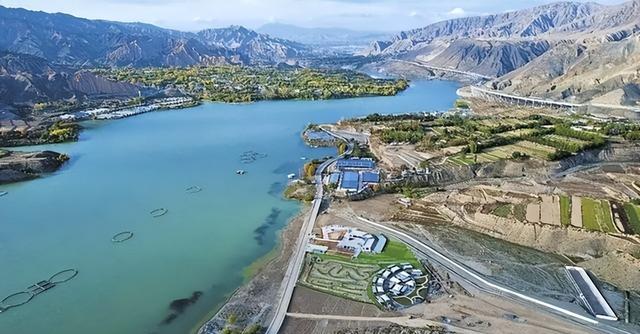 文旅项目陷“倒闭潮”，花20亿打造的古城，游客不买账亏损超10亿