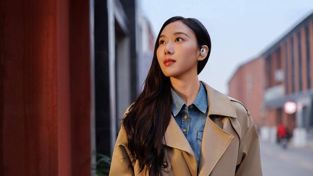 耳机长"眼睛"了？AI再出黑科技，脱离手机独立工作，网友却吵翻了