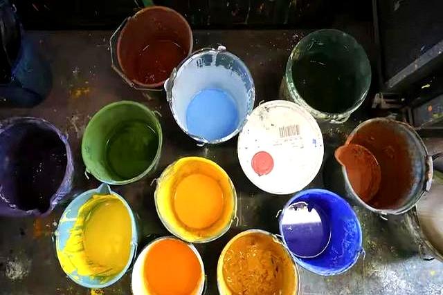 西安48岁油漆工地下室独自刷漆20小时中毒身亡，顶梁柱倒下 家属…