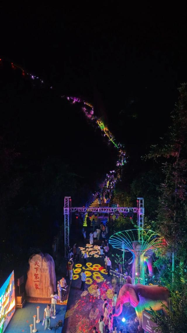 文旅融合新篇章！龙虎山“丹霞新境・夜遇龙虎”新品发布，首批精品民宿正式授牌！