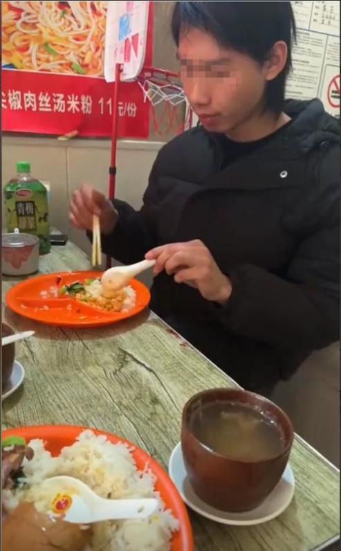 还原少年错付车费自杀：司机称这辈子都不会道歉 坚决否认所有指控