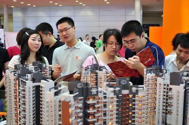 市场的焦虑者从买房人变成了卖房人