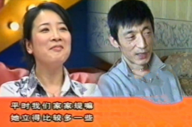 她是国家一级演员，多次给坐轮椅丈夫戴绿帽，如今儿子也是演员
