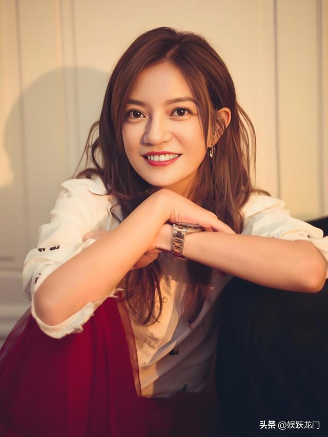 小燕子安好！赵薇封杀4年近况曝光，同名制片人病逝闹乌龙事件！