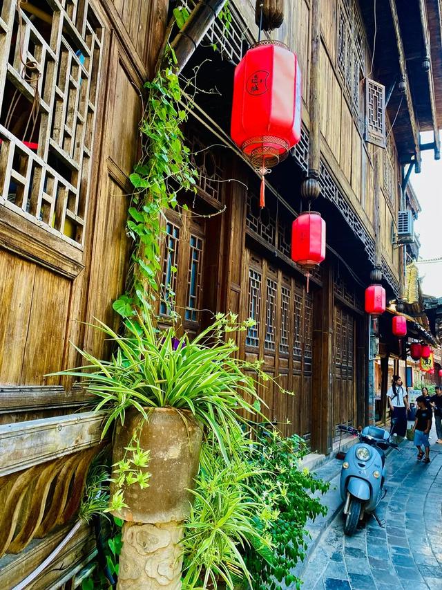 边城印象:一口吃三省 三地闻鸡鸣!