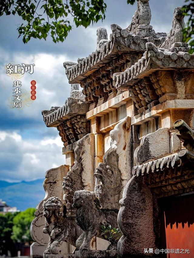 云南建水——千年临安古城 ：中国最后一座活着的古城！