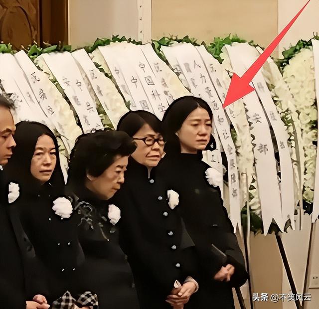 杨振宁离世不到1个月，翁帆近况意外曝光，原来她并非想象中那样