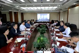 袁家健与央视网董事长、央视频融媒体发展有限公司总经理过彤举行工作会谈图片