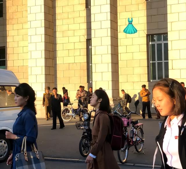 中国游客到朝鲜游玩，朝鲜人疑问：为什么中国人是这样的？