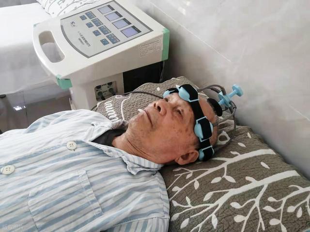 为什么越来越多的老年人，在65岁之后中风？主要原因有4点