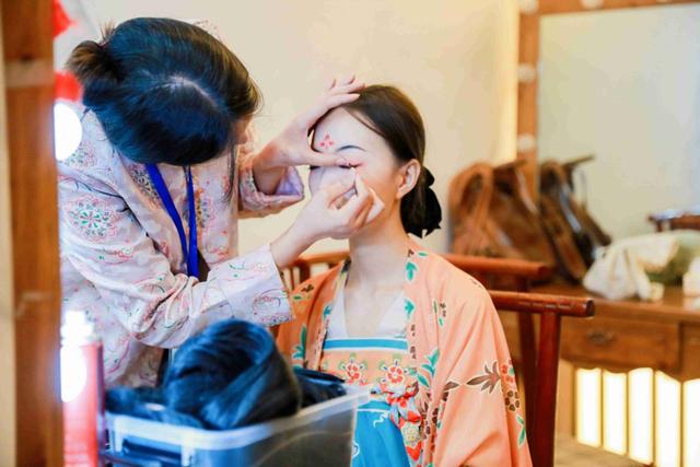 成都青羊：双节到杜甫草堂拍唐风大片“穿越时空”读杜诗品唐味