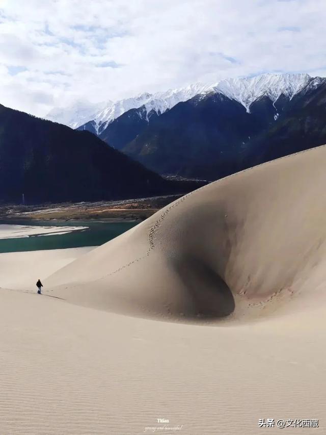 对不起，这看日照金山、流星、沙漠和雪山同框的宝藏地，我写晚了！