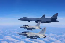 大年初七，美军轰炸机开路，菲律宾战机飞黄岩岛，055舰强硬出手图片