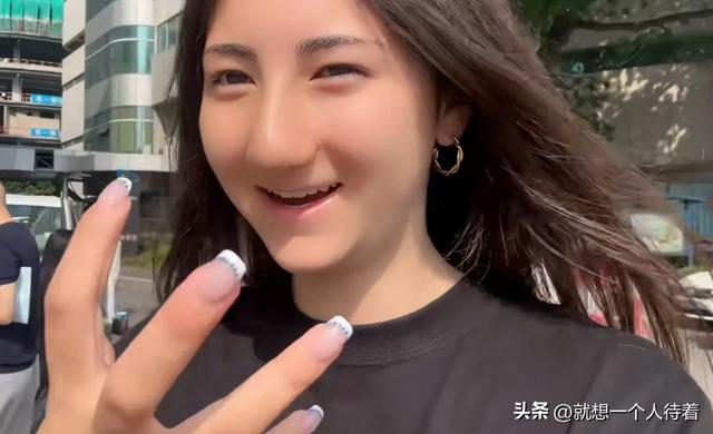 法国四姐女儿瓦尼萨鼻子拆线纱布揭掉了 看看手术前后的对比图吧！