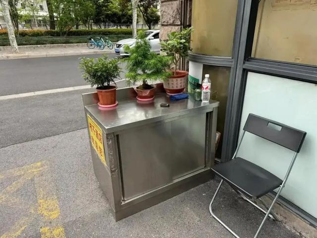 上海一保安，因“捡业主淘汰的花”而火了，那叫一个壮观，晒晒