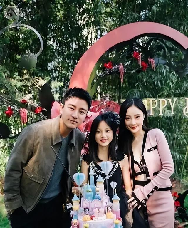 李小璐也没想到，自己辛苦养大的女儿甜馨，竟给贾乃亮做了"嫁衣"
