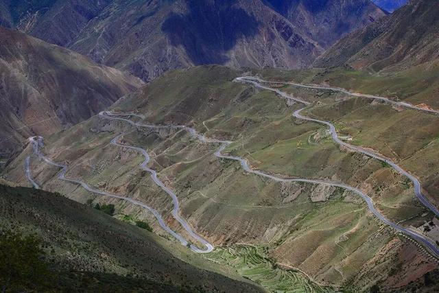 西藏绝美四季：从林芝桃花到阿里湖泊，每一眼都震撼心灵