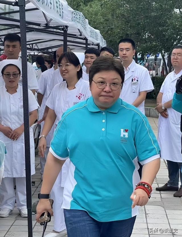 贪污上亿	、假慈善？被实名举报的韩红	，如今还是没有等来一声道歉