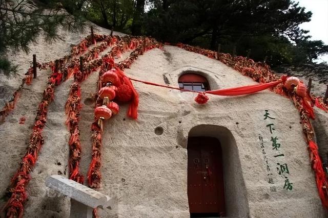 以云为梯揽星河，山河浩瀚梦作歌