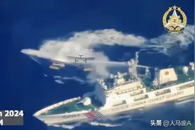 太爽了！中国水炮发威，持续喷灌菲运补船发动机舱，几乎将其击沉图片