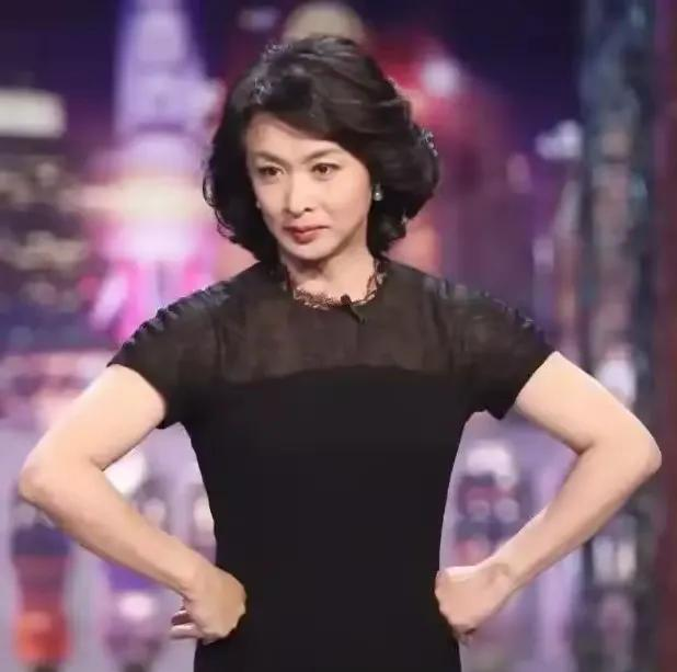 逃到国外半年后，57岁金星近照曝光，这一次她还能被大众原谅吧？
