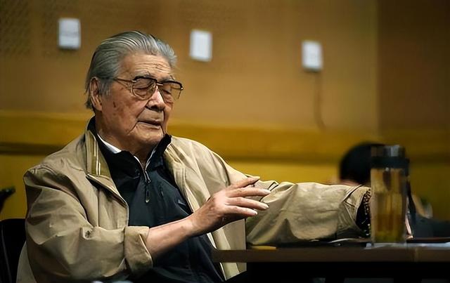 白天演员、晚上间谍，隐姓埋名75年，95岁“姜子牙”的传奇一生